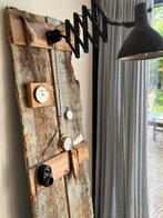 Industriële jaren 40 / 50 schaarlamp op patina planken, Huis en Inrichting, Lampen | Wandlampen, Ophalen, Gebruikt, Metaal