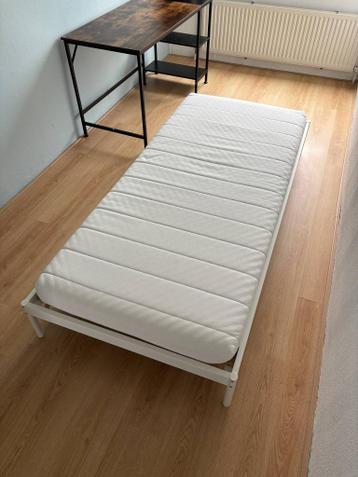 Ikea bed frame + matras (90 x 200 cm) - afbeelding 1