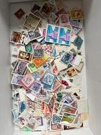 Doos 1600 buitenland, Postzegels en Munten, Postzegels | Volle albums en Verzamelingen, Verzenden, Buitenland