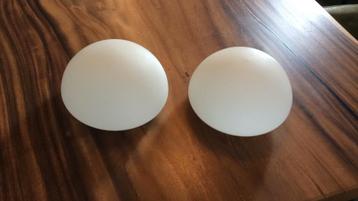2 glazen lampenkappen beschikbaar voor biedingen
