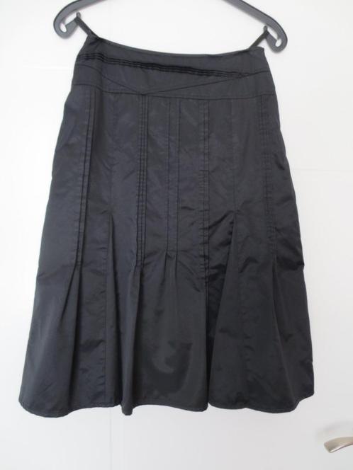 Verse Rok met glanzende stof, maat 36, Kleding | Dames, Rokken, Zo goed als nieuw, Maat 36 (S), Zwart, Knielengte, Ophalen of Verzenden