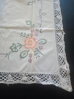 Vintage Zweeds geborduurd kleedje met kant, Ophalen of Verzenden