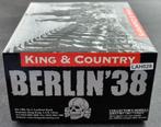 King & Country LAH029 WWII Berlin '38 Blood Flag Bearer, Ophalen of Verzenden, Zo goed als nieuw, Groter dan 1:35, Figuur of Figuren