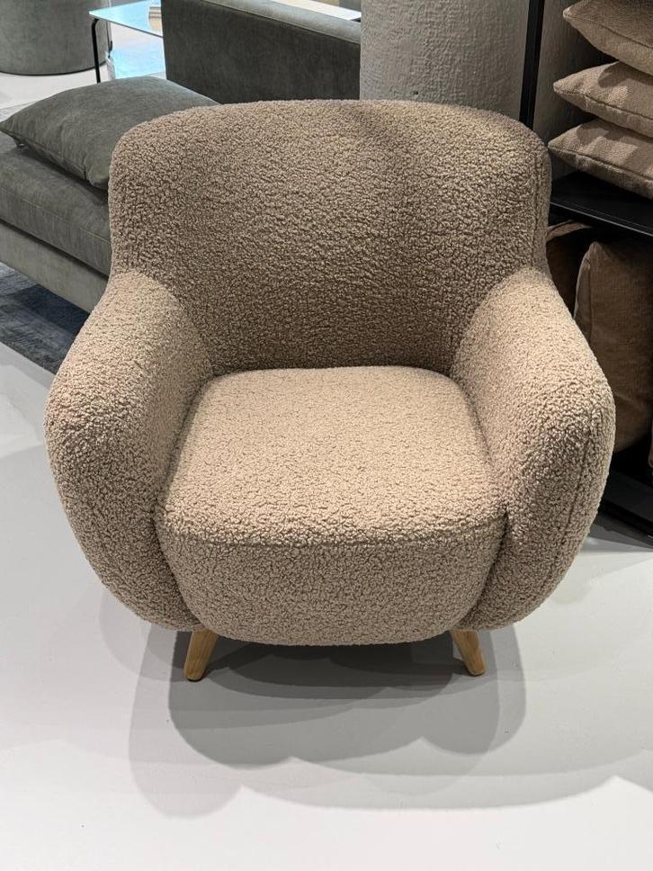 SOFACOMPANY Otis Fauteuil, Huis en Inrichting, Fauteuils, Zo goed als nieuw, Hout, Stof, 75 tot 100 cm, 75 tot 100 cm, Ophalen