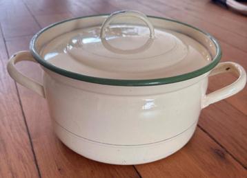 Retro emaille kookpan beschikbaar voor biedingen