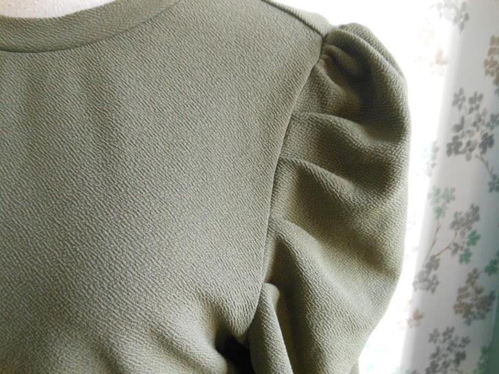 trui met pofmouwen, Kleding | Dames, Truien en Vesten, Zo goed als nieuw, Maat 42/44 (L), Groen, Ophalen of Verzenden