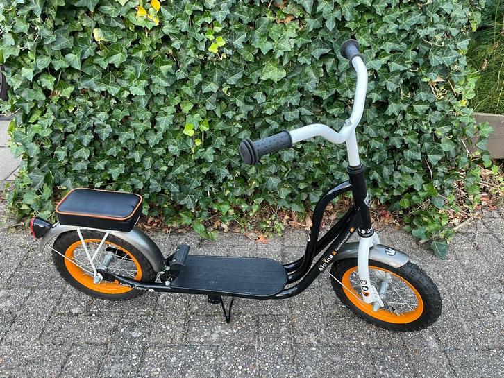 Zwarte Alpina step, in zeer goede staat! Vaste prijs €25,-., Kinderen en Baby's, Speelgoed | Buiten | Voertuigen en Loopfietsen