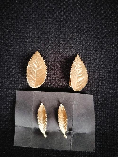 Vintage Clip-on Oorbellen. Gouden Blad, Sieraden, Tassen en Uiterlijk, Oorbellen, Gebruikt, Knopjes of Stekers, Goud, Goud, Ophalen of Verzenden