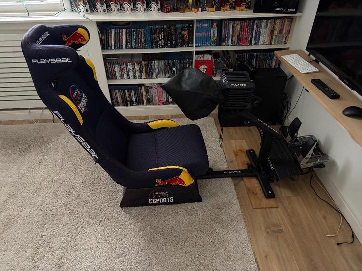 Playseat Evolution Pro - Red Bull E-Sports, Spelcomputers en Games, Spelcomputers | Overige, Zo goed als nieuw, Ophalen