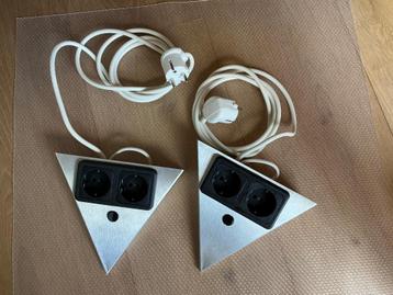 Te koop aangeboden wandcontactdozen voor onder keukenkastjes beschikbaar voor biedingen