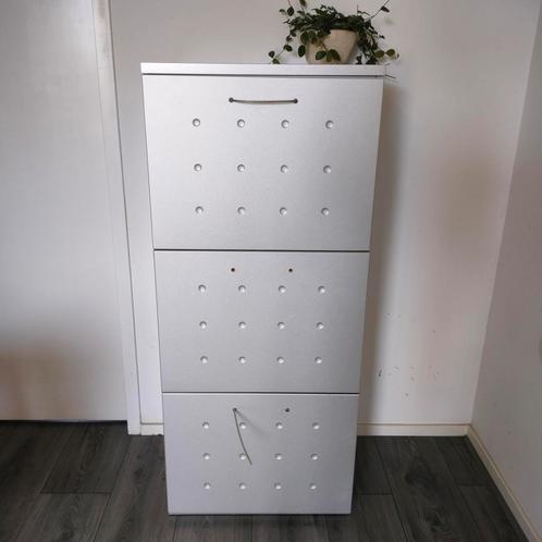 Grijze kast met 3 deurtjes, Huis en Inrichting, Kasten | Schoenenkasten, Gebruikt, Ophalen