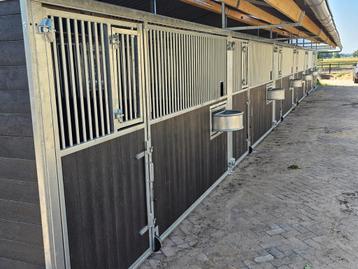 Binnen en buiten stallen vanaf € 4270  beschikbaar voor biedingen