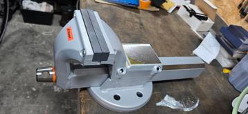 Nieuw in doos Garant grote bankschroef 140 mm beschikbaar voor biedingen