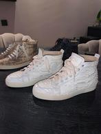 Christian Louboutin Python Hoge Schoenen Flat - Maat 40, Christian Louboutin, Wit, Ophalen of Verzenden, Sneakers of Gympen