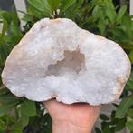 Grove 2,5kg geode Bergkristal edelsteen stenen collectie, Verzamelen, Mineralen en Fossielen, Ophalen of Verzenden, Mineraal