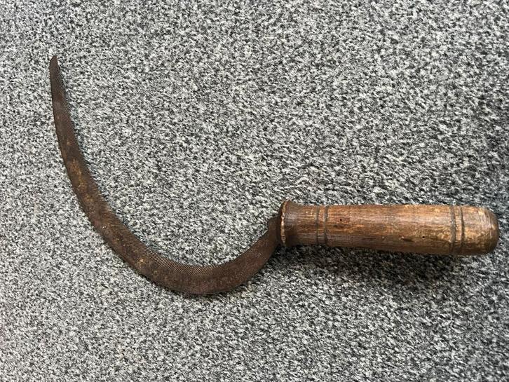 Antieke sikkel zeis met houten handvat, Antiek en Kunst, Antiek | Gereedschap en Instrumenten, Ophalen of Verzenden