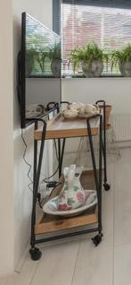 Hoog tafeltje, Ophalen, Zo goed als nieuw