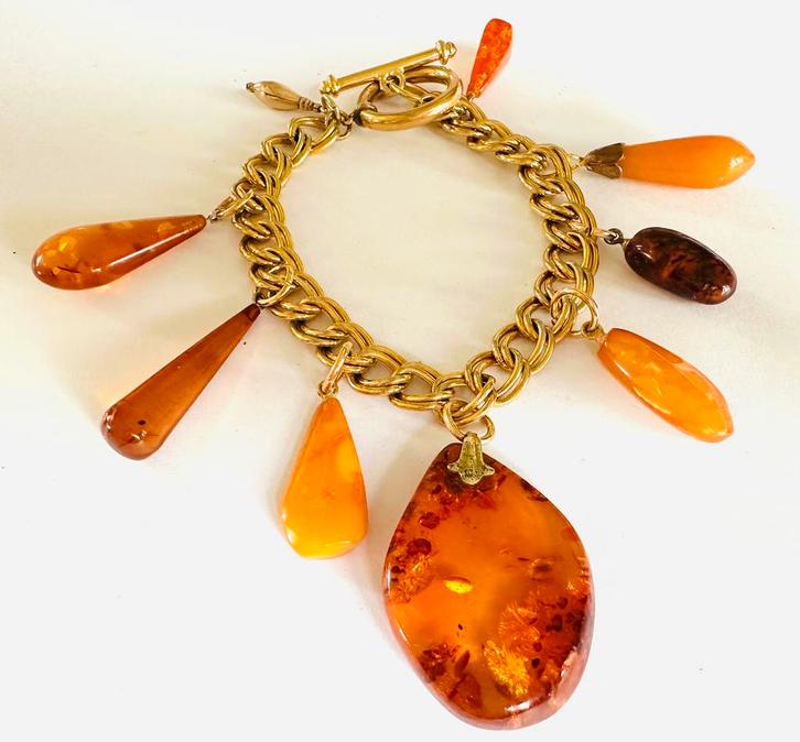 Armband met verschillende amber bedels, Sieraden, Tassen en Uiterlijk, Armbanden, Gebruikt, Overige materialen, Goud, Met bedels of kralen