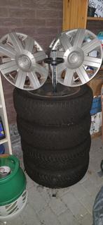 Goodyear winterbanden incl. velg en wieldop 185/65R15, Ophalen, Gebruikt, 15 inch, Banden en Velgen