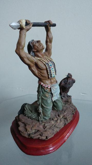 Prachtige sculptuur van een Indiaan met een Adelaar. beschikbaar voor biedingen