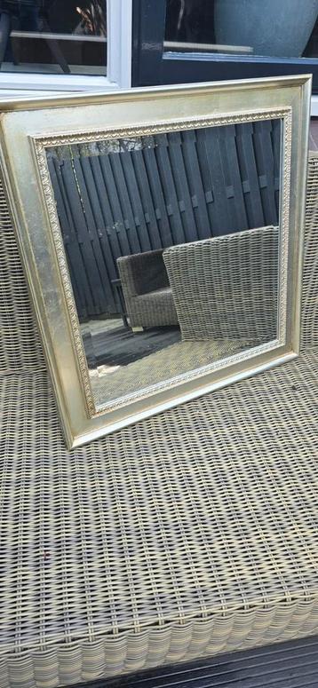 Facet geslepen spiegel 70 x 70. 
Antiek zilver finish afhale beschikbaar voor biedingen