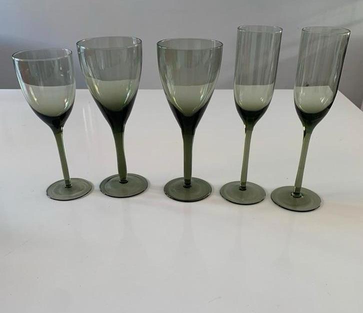 Wijnglazen donker glas Sía, Verzamelen, Ophalen, Nieuw, Overige typen