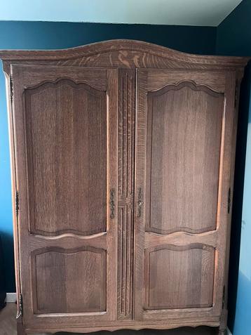 Antieke kledingkast - in delen uit elkaar te halen beschikbaar voor biedingen