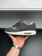 Nike Air Max 1 Black Smoke White / 43, Zwart, Nike, Ophalen of Verzenden, Sneakers of Gympen