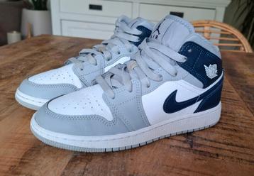 Nike Jordan 1 Mid - Maat 36 beschikbaar voor biedingen