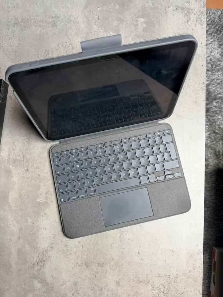 Logitech combo touch voor ipad a16 11 inch, Computers en Software, Tablet-hoezen, Zo goed als nieuw, Bescherming voor- en achterkant