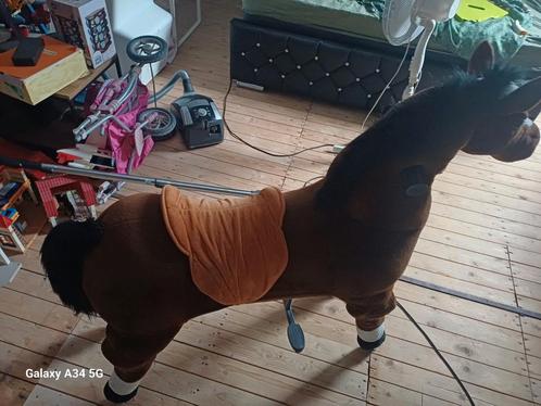 Paard op wieltjes, Kinderen en Baby's, Speelgoed | Hobbelfiguren, Zo goed als nieuw, Ophalen
