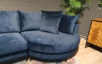 Blauwe bank Lausanne van Urban Sofa  beschikbaar voor biedingen