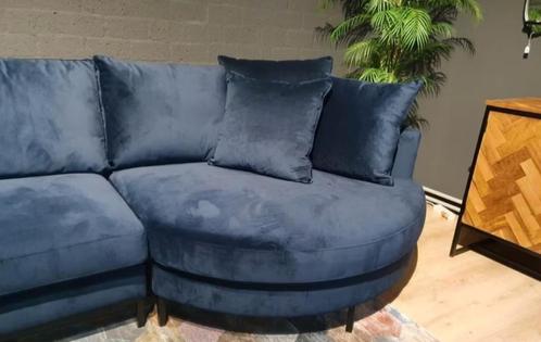 Blauwe bank Lausanne van Urban Sofa, Huis en Inrichting, Banken | Sofa's en Chaises Longues, Nieuw, Vierpersoons of meer, 300 cm of meer
