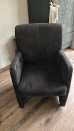 Suede eetkamer stoelen op wieltjes, Huis en Inrichting, Ophalen, Zo goed als nieuw