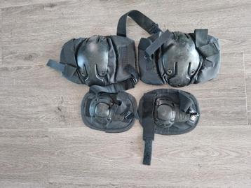 Kniebeschermers en elleboog skeelers 2x beschikbaar voor biedingen