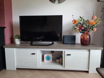 Tv meubel landelijk 205cm lang beschikbaar voor biedingen