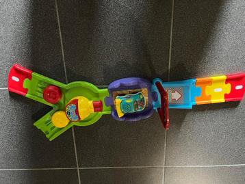 Toet toet auto racebaan  beschikbaar voor biedingen