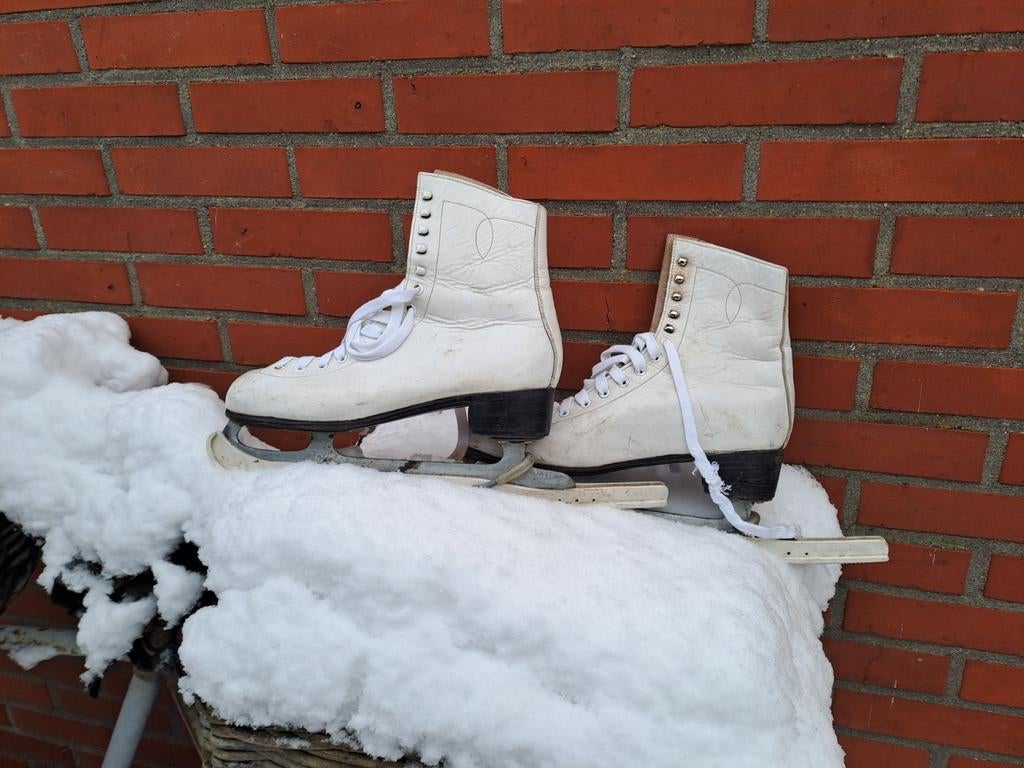 Kunstschaatsen maat 41, Ophalen