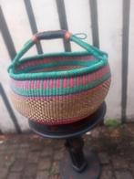 Bolgatanga mand uit Ghana handgeweven lederen handvat, Huis en Inrichting, Woonaccessoires | Schalen en Manden, Ophalen of Verzenden