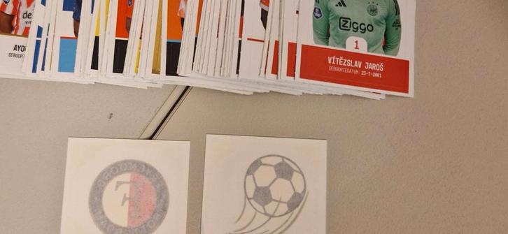 108 dubbele voetbal plaatjes Plus.  Ruilen, Verzamelen, Supermarktacties, Albert Heijn, Ophalen