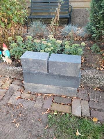 2 stapelblokken 60 x 15 x15 beschikbaar voor biedingen