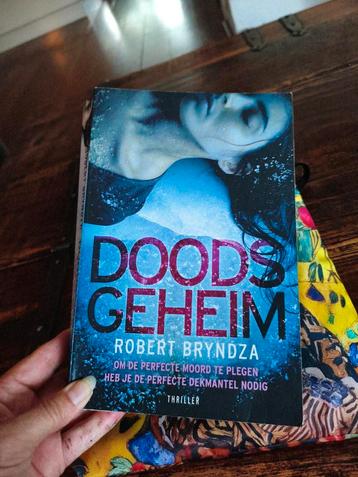 Robert Bryndza - Doods geheim - doodsgeheim beschikbaar voor biedingen