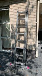 Ladder uitschuifbaar 3x 8 treden, Doe-het-zelf en Verbouw, Ladders en Trappen, Ophalen, Zo goed als nieuw, 4 meter of meer