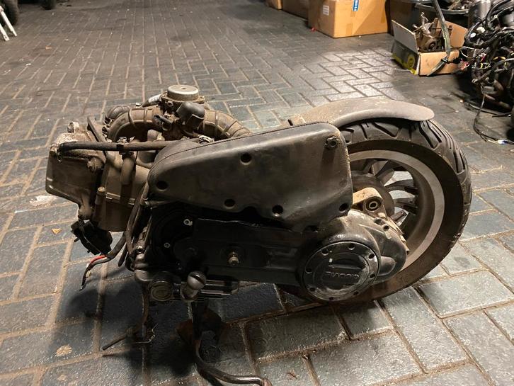 Motorblok vespa sprint  quattro tempi met factuur 4-takt 4v, Fietsen en Brommers, Brommeronderdelen | Scooters, Gebruikt, Vespa