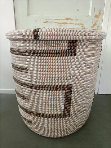 Grote rieten mand met deksel | Wasmand | Handgemaakt beschikbaar voor biedingen