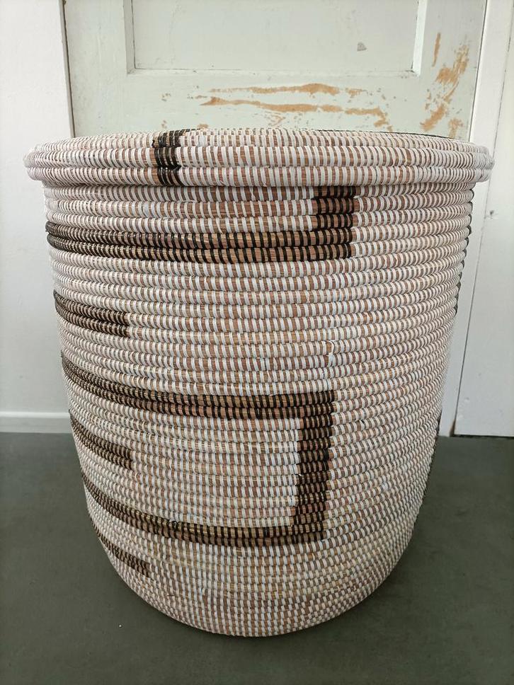 Grote rieten mand met deksel | Wasmand | Handgemaakt, Huis en Inrichting, Badkamer | Badtextiel en Accessoires, Nieuw, Overige typen