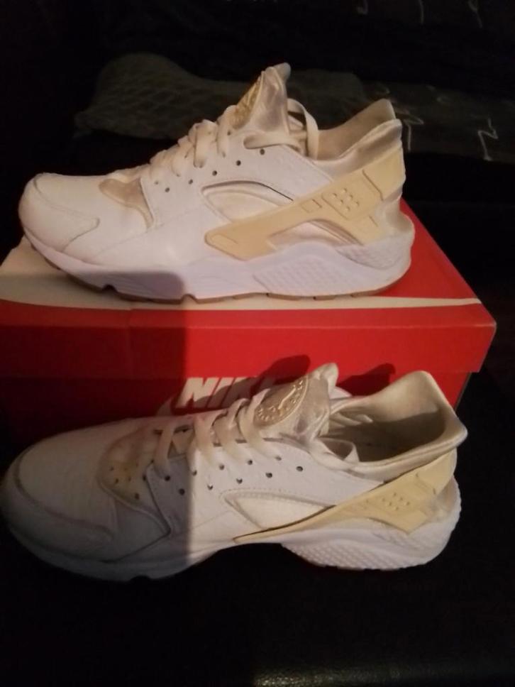 Nike Air Huarache - Sneakers, Kleding | Heren, Schoenen, Zo goed als nieuw, Wit, Ophalen of Verzenden