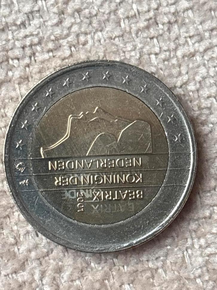Druk fout!  2 Euro 2001 Beatrix - Nieuwstaat!, Postzegels en Munten, Munten | Nederland, Losse munt, Euro's, Koningin Beatrix
