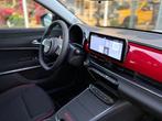 Fiat 600e RED 54 kWh | Carplay | Cruise control | Parkeer se, Auto's, Stof, Gebruikt, 156 pk, Wit