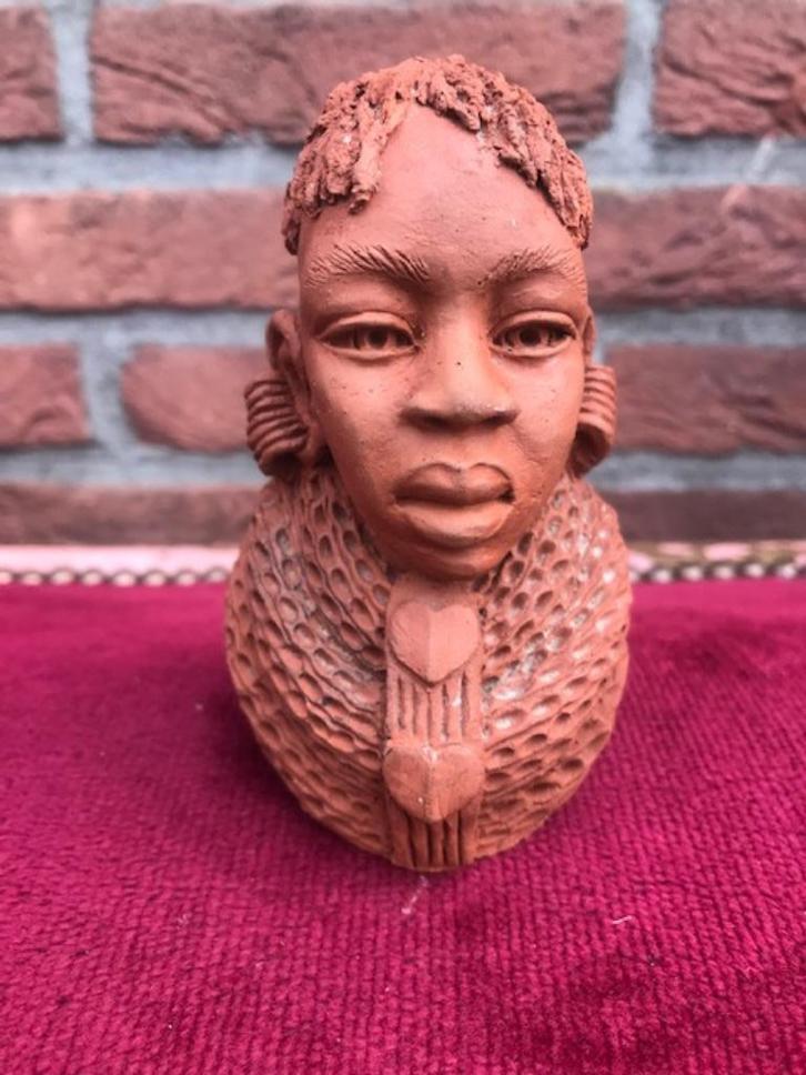 terracotta buste/ beeldje, Afrikaans meisje, Antiek en Kunst, Kunst | Beelden en Houtsnijwerken, Ophalen of Verzenden